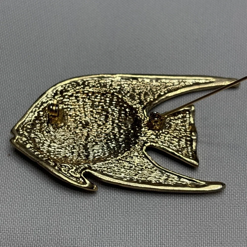 Multi color enamel fish  brooch pin 2.5